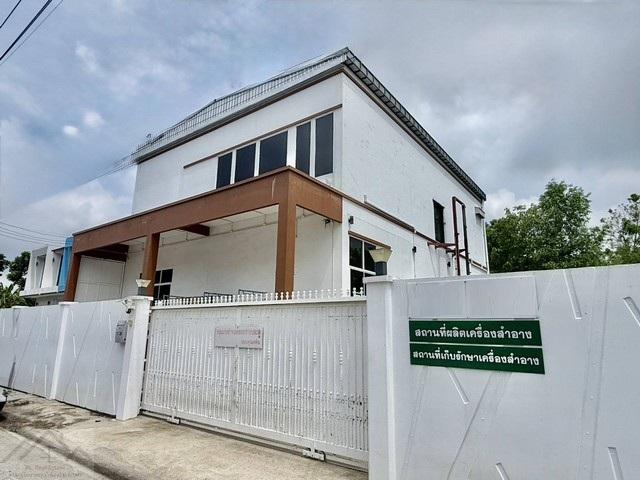 ให้เช่าด่วน โรงงานผลิตเครื่องสำอาง-อาหาร พร้อมใช้ มาตรฐาน GMP อุปกรณ์ครบ ใบอนุญาตพร้อม ทำเลลาดกระบัง ใกล้สุวรรณภูมิติดต่อ:: ชยา โทร/ID Line:: 0942823961Link Line:: https://line.me/ti/p/3xFA1An8Kcรหัส# T26-738โรงงานผลิตเครื่องสำอาง-อาหาร มาตรฐาน GMP พร้อมเข้าอยู่(ทำเลลาดกระบัง ใกล้สุวรรณภูมิ อุปกรณ์ครบ ใบอนุญาตพร้อม)** ไม่ต้องเสียเวลาสร้างโรงงาน ไม่ต้องเดินเรื่องเอกสาร **• พื้นที่ใช้สอย: ตัวอาคารขนาด 500 ตร.ม.