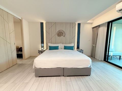 Sub1517 ขายคอนโด(CONDOTEL) คาราเพซ หัวหิน - เขาเต่า ติดติดทะเล คอนโดคาราเพซ สำหรับการลงทุน ผลตอบแทนปีละ 5% จ่ายทุกๆไตรมาส!! พร้อมพักฟรี 15 วันต่อ 1 ปีราคาขาย: 3.9 ล้าน1 ห้องนอน 1 ห้องน้ำ 1 พื้นที่พร้อมอ่างจากุชชี่ พื้นที่ 36.65 ตร.ม.ชั้น 1 วิวสวนอ่างจากุชชี่ Condotel มีปันผล 5% ทุกไตรมาสใกล้สถานที่ท่องเที่ยวมากมายพร้อมสิ่งอำนวยคสามสะดวกครบครัน-คาเฟ่ & ร้านอาหารริมชายหาด-ฟิตเนส + สระว่ายน้ำ