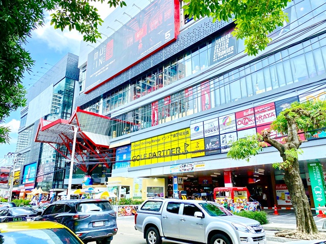 ร้านทำผม ชั้น3 1นอน 1น้ำ ใdonkimall thonglor พื้นที่เช่า 92ตร.ม. จกลางทองหล่อ-เอกมัย ใกล้เจ อเวนิว ทองหล่อ 350 ม. 49,999 B-M. เหมาะสำหรับร้านค้า คลินิก สถาบันความงาม ออฟฟิศ และธุรกิจบริการหลากหลายประเภท ใกล้BTS ทองหล่อ 900 ม.รร.นานาชาติ โรงพยาบาล  ทำเลศักยภาพสูง รายล้อมด้วยแหล่งไลฟ์สไตล์ เดินทางสะดวก เชื่อมต่อถนนหลักได้ง่ายHair salon for rent on the 3rd fl. donkimall thonglor 92sq.m. Commercial space Price 49,999 B-M. Unit 1bed and 1 bath in the heart of Thonglor-Ekkamai near J Avenue Thonglor 350 m
