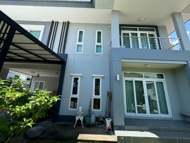 ให้เช่าบ้านเดี่ยว ถนนสุขุมวิท71 ตกแต่งสวยแอร์เฟอร์นิเจอร์ครบ มี5ห้องนอน4ห้องน้ำ1ห้องทำงาน ราคาเช่า85,000บาทรายละเอียด [บ้านเดี่ยว2ชั้น ถนนสุขุมวิท71]-มี5ห้องนอน4ห้องน้ำ1ห้องทำงาน1ห้องครัว-แอร์เฟอร์นิเจอร์ครบ-เนื้อที่60ตารางวา 330ตารางเมตร-เดินทางสะดวกใกล้BTSพระโขนง***ราคาเช่าเดือนละ85,000บาท***ติดต่อคุณอรัญญา Tel. 094-239-2464, 089-510-3665Line : 0895103665www.LtcPropertythai.comมีบ้านและทาวน์เฮาส์หลายทำเลให้เช่�