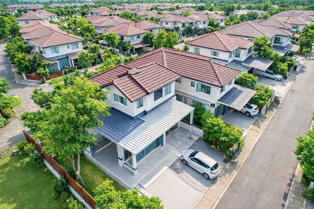คฤหาสน์ที่ถูกที่สุดใน ละหาร บางบัวทอง ให้เช่าบ้านเดี่ยว 4 นอน 2 น้ำ  ชัยพฤกษ์ ตัดกับ ราชพฤกษ์ ใกล้รร.ประสานสามัคคีวิทยา 700 ม. 50 ตร.ว. 200 ตร.ม. 15,999 บาท-เดือน  พร้อมเฟอร์ฯ และเครื่องใช้ไฟฟ้าครบ ทำเลดี ติดถนนเมน หน้าบ้านโปร่งโล่ง เหมาะสำหรับพักอาศัย หรือโฮมออฟฟิศ ลภาวัน  ใกล้โรบินสันไลฟ์สไตล์ ราชพฤกษ์ 2 กม. โรงพยาบาล และรถไฟฟ้า เดินทางสะดวก เข้า-ออกได้หลายเส้นทาง  The cheapest mansion L