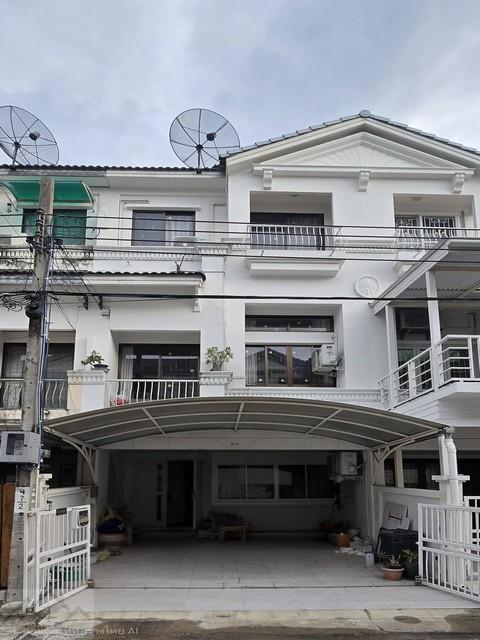 ให้เช่าทาวน์โฮม 3 ชั้นครึ่ง บ้านกลางเมือง 2 เหม่งจ๋าย ซอยสหการประมูล ตกแต่งใหม่ เฟอร์ครบติดต่อ:: ชยา โทร/ID Line:: 0942823961Link Line:: https://line.me/ti/p/3xFA1An8Kcรหัส# T26-749ทาวน์โฮม 3 ชั้นครึ่ง บ้านกลางเมือง 2 เหม่งจ๋าย ตกแต่งใหม่ เฟอร์ครบ• เนื้อที่ 21 ตรว.• 3 ห้องนอน มีห้องน้ำในตัวทุกห้อง• 4 ห้องน้ำ• จอดรถในบ้าน 1 คัน• พื้นไวนิล ปูใหม่ทั้งหลัง• แอร์ 4 ตัวสถานที่ใกล้เคียง:• รร.นานาชาติรีเจนท์ (800 ม. เดินได้)�
