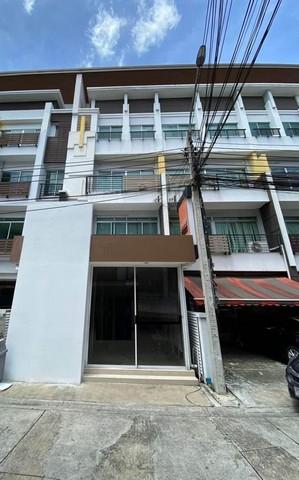 โฮมออฟฟิศ โครงการบิสทาวน์ ลาดพร้าว 4 ห้องนอน 4 ห้องน้ำ เฟอร์นิเจอร์พร้อมใช้งาน เดินถึง สถานี BTS สายสีเหลือง เพียง 400 เมตรเท่านั้น(RT985)ติดต่อAgent : คุณเด่นชัย: 09-8481-8989:06-2839-4747ID Line :0984818989โครงการบิสทาวน์ ลาดพร้าวที่อยู่:  ถ. ลาดพร้าว แขวงคลองเจ้าคุณสิงห์ เขตวังทองหลาง กรุงเทพมหานคร 10240โฮมออฟฟิศ 4 ชั้น 24 ตารางวา 260 ตารางเมตรชั้น 4 มี 1 ห้องโถง 1 ห้องน้ำชั้น 3 มี ห้องประชุมใหญ่ 1ห้อง 1ห้องน้ำ �