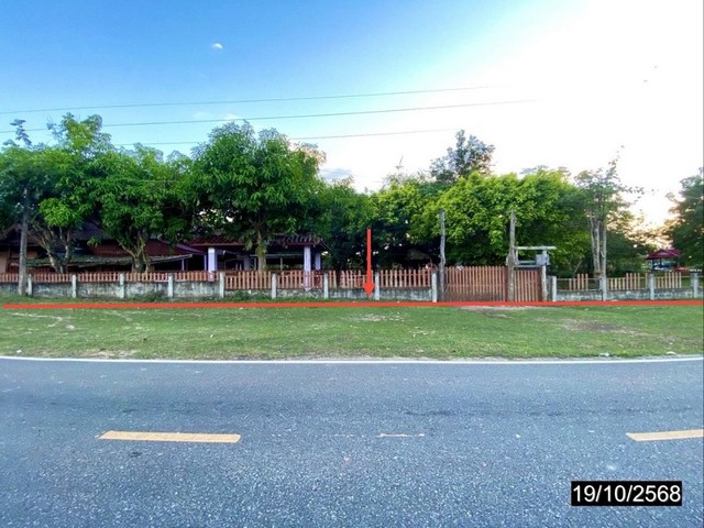   บ้านเดี่ยว กาฬสินธุ์ ถนน สายบ้านบอน - บ้านนามน จังหวัด กาฬสินธุ์  ถนน สายบ้านบอน - บ้านนามน (กส.3007) ตำบล นามน อำเภอ นามน จังหวัด กาฬสินธุ์  ราคาโปรโมชั่น 1,981,000 บาท    ลดจาก 2,510,000 บาท ราคาโปรโมชั่นตั้งแต่วันที่ 1 เมษายน 2569 – 30 มิถุนายน 2569  รายละเอียดทรัพย์ -  เนื้อที่ 400.00 ตร.ว.  พื้นที่ใช้สอย 270.50 ตร.ม. -  6 ห้องนอน 2 ห้องน้ำ  -  1 ที่จอดรถ  -  บ้านหันไปทางทิศตะวันออกเฉียงเหนือ  พิกัดทรัพย์ : https://map