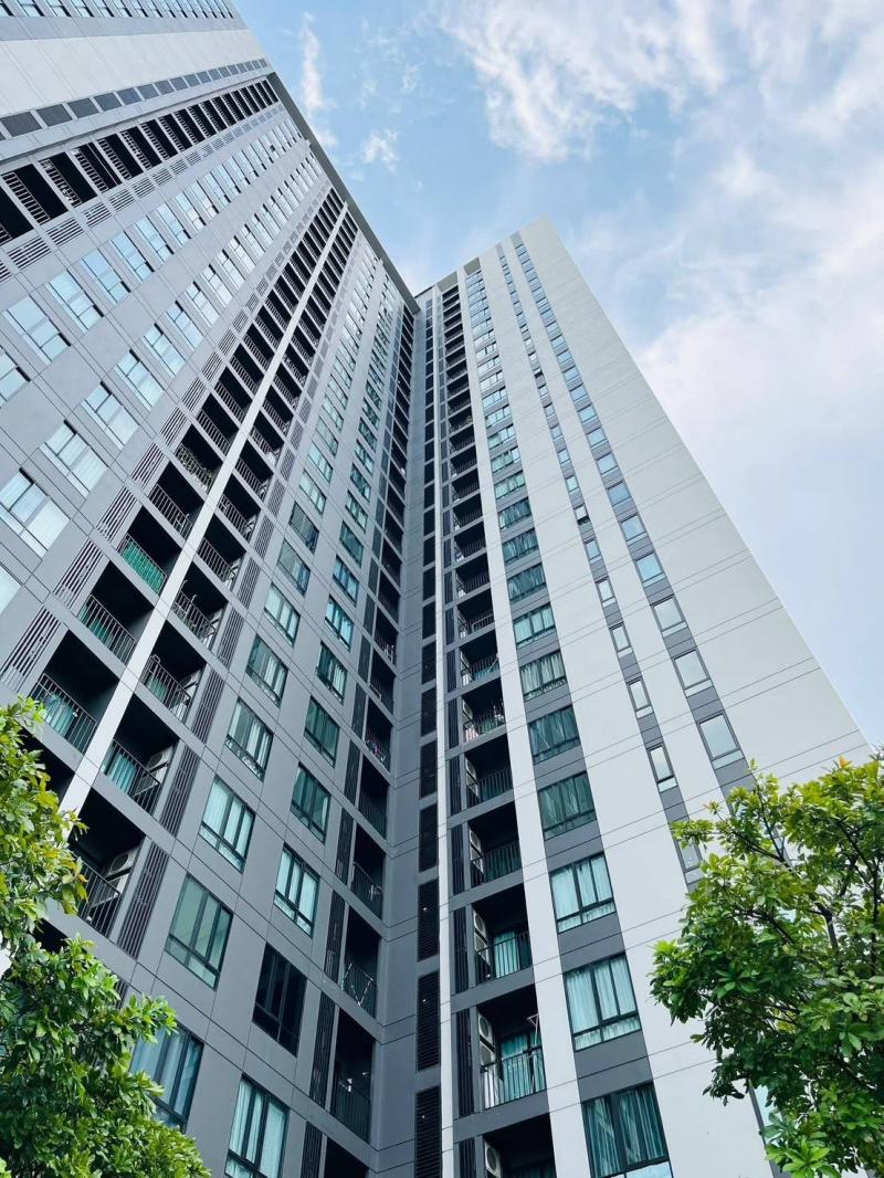 ขายคอนโดนิวโนเบิล แจ้งวัฒนะ อำเภอปากเกร็ด นนทบุรี ที่ตั้ง : 623 ถ. แจ้งวัฒนะ บางตลาด อำเภอปากเกร็ด นนทบุรี 11120ขนาดพื้นที่ใช้สอย : 28.54 ตรม. รายละเอียดคอนโด ชั้น 15 วิวโล่ง ไม่ถูกบัง ห้องอยู่ใกล้ลิฟต์-1 ห้องนอน-1 ห้องน้ำ-ห้องครัวแยกเป็นสัดส่วน-ห้องนั่งเล่นแยก-ระเบียงหันทิศตะวันออก ร่มช่วงบ่าย อากาศถ่ายเทดี-ติดตั้งตาข่ายกันนกเรียบร้อย-ห้องใหม่ พร้อมเข้าอยู่-ตกแต่งสไต