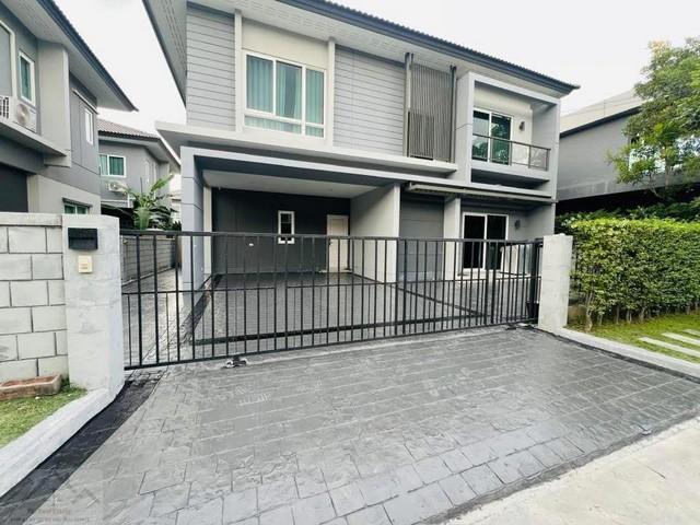 ให้เช่าบ้านเดี่ยว 2 ชั้น 61 ตรว. 4 ห้องนอน หมู่บ้าน Centro บางนา-วงแหวน ถนนเฉลิมพระเกียรติร. 9 ซอย 30 ย่านบางนา ราม2 ใกล้เมกะบางนาติดต่อ:: ชยา โทร/ID Line:: 0942823961Link Line:: https://line.me/ti/p/3xFA1An8Kcรหัส# T26-747บ้านเดี่ยว 2 ชั้น Centro บางนา-วงแหวน เฉลิมพระเกียรติร. 9 ซอย 30 ย่านบางนา ราม2 ใกล้เมกะบางนา• ติดคลับเฮ้าส์ 10 ก้าวถึง เฟอร์นิเจอร์ครบพร้อมเข้าอยู่• ขนาด 61 ตรว.• พื้นที่ใช้สอย 200 ตรม.• 4 ห้องนอน• 3 ห้องน้ำ• 1 ห้องคร�