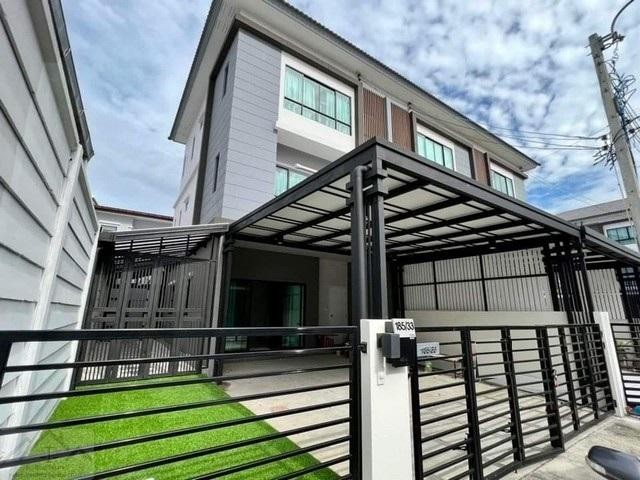 ให้เช่า ทาวน์โฮม 3ชั้น หลังมุม ซอยลาดพร้าว126 หมู่บ้าน เดอะ คอนเนค อัพ3 ลาดพร้าว ใกล้ โรงเรียนสองภาษา โรงพยาบาลลาดพร้าว ** Agent **ติดต่อ คุณปอ : 061 619 8565ID line: 061 619 8565แอดไลน์กดที่ลิงค์นี้ได้เลยครับ : https://line.me/ti/p/zu0mm-ozFXติดต่อ คุณบิว : 081 252 3279 ID line: 061 787 9691แอดไลน์กดที่ลิงค์นี้ได้เลยครับ : https://line.me/ti/p/SR5Ehdv_q-** รหัส BT198ราคาเช่า 51,000 บาท/เดือนทาวน์โฮม 3 ชั้นหลังมุม หมู่บ้าน เดอะ คอนเนค อัพ 3 ลาดพร้าว 126• ขนาดที่ดิน : 