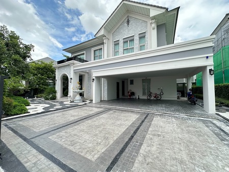 ขาย #บ้านเดี่ยว หมู่บ้านเพอร์เฟค มาสเตอร์พีซ สุขุมวิท 77, บ้านลาดกระบัง #ใกล้โรบินสันลาดกระบัง #ใกล้สนามบินสุวรรณภูมิราคาขาย : 45,000,000 บาท#รายละเอียด ประเภททรัพย์ : บ้านเดี่ยว 2 ชั้นหมู่บ้าน : เพอร์เฟค มาสเตอร์พีซ สุขุมวิท 77 (Perfect Masterpiece Sukhumvit 77)ขนาด : 137 ตารางวาพื้นที่ใช้สอย : 315 ตรม.จำนวนห้อง : 4 ห้องนอน  6 ห้องน้ำ -  1 ห้องนั่งเล่น  -  1 ห้องพักผ่อน -  1 ห้องครัว -  1 ห้องอเนกประสงค์ (ห้องนอน4)-  1 �