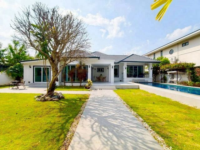 #แม่เหียะ #หมู่บ้านวังตาล ให้เช่า 95,000 บาท/เดือน ขาย 14.9 ล้าน Pool Villa หรู ทำเลศักยภาพ ใกล้เมือง เดินทางสะดวก รายล้อมด้วยสิ่งอำนวยความสะดวกครบครันรายละเอียดบ้านที่ดิน 241 ตร.ว.พื้นที่ใช้สอย 330 ตร.ม.4 ห้องนอน4 ห้องน้ำห้องรับแขกห้องรับประทานอาหารห้องครัวไทยห้องครัวฝรั่งสระว่ายน้ำส่วนตัวสนามหญ้าขนาดใหญ่เฟอร์นิเจอร์และเครื่องใช้ไฟฟ้าครบแอร์ทีวีตู้เย็นโซฟาไมโครเวฟเต�