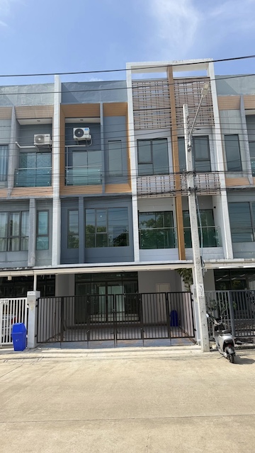 BH4124 ให้เช่าบ้าน The Vision Nawamin บ้าน 5 ห้องนอน ทำเลนวมินทร์ ใกล้เดอะมอลล์บางกะปิ พร้อมส่วนกลางครบ เหมาะอยู่อาศัยและ Home Officeติดต่อ Agent คุณบัว (Bua)Tel: 093-646-4597LINE ID: Bua093ค่าเช่า 25,000 บาท/เดือนรายละเอียดบ้าน* พื้นที่ดิน 23 ตารางวา* พื้นที่ใช้สอย 200 ตารางเมตร* 5 ห้องนอน* 4 ห้องน้ำ* บ้านขนาดใหญ่ ฟังก์ชันครบ* เหมาะสำหรับครอบครัวและทำ Home Officeจุดเด่น* ทำเลดี ซอยนวมินทร์ 85* เดินทางสะดวก เชื่อมต่อหลายเส้นทาง*