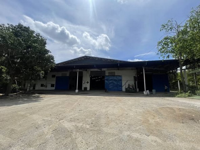 โรงงานให้เช่า หรือ จะเช่าทำเป็นโกดังเก็บสินค้าอยู่ ต.เกาะขนุน อ.พนมสารคาม จ.ฉะเชิงเทรารหัส TTR 2889- อยู่ ต.เกาะขนุน อ.พนมสารคาม จ.ฉะเชิงเทรา- มีใบอนุญาต รง4 , 105 , 106 เป็นพื้นที่สีม่วง- พื้นที่ 4,000 ตรม มีออฟฟิศ 2 ชั้น- ชั้นล่าง มีออฟฟิศ 2 ห้อง ห้องน้ำ 1 ห้อง- ชั้นบน สามารถทำเป็นห้องประชุมได้ มีห้องน้ำ 1 ห้อง- มีห้องน้ำสำหรับคนงาน 6 ห้อง- รถเทรลเลอร์ สามารถเข้าออกได้ค่าเช่า 480,000 บาท �
