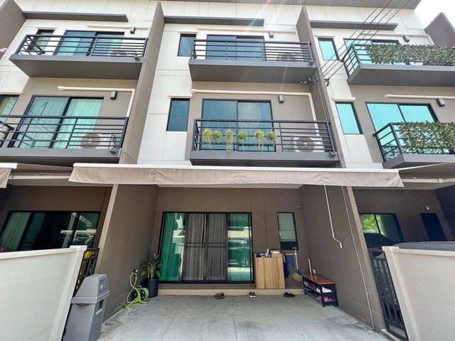 P699 ให้เช่า ขาย ทาวน์โฮม 3 ชั้น โครงการ บ้านกลางเมือง พหลฯ-รามอินทรา  Baan Klang Muang Phahol-Ramintra ตกแต่งพร้อมอยู่ เหมาะพักอาศัยขายราคา 5,990,000 บาทให้เช่า 33,000 บาท/เดือน (พร้อมอินเตอร์เน็ต และแม่บ้านเดือนละ 2 ครั้ง)ติดต่อ คุณช่อผกา โทร 0616198565 LINE 0616198565สำรอง LINE 0812523279 ส่งลิ้งก์ไว้ได้เลย-P699 ให้เช่า ขาย ทาวน์โฮม 3 ชั้น โครงการ บ้านกลางเมือง พหลฯ-รามอินทรา  Baan Klang Muang Phahol-Ramintra-ตกแต่งพร้อมอยู่ สภาพดีมาก ทำเลดี -ท�