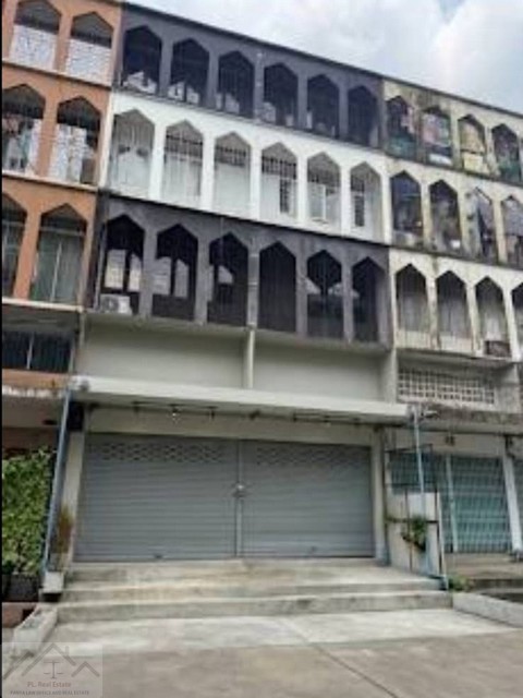 ให้เช่าอาคารสำนักงาน 5 ชั้น 2 คูหาทะลุโล่งโปร่ง 600 ตรม. ถนนอโศก - ดินแดง ใกล้แยกฟอร์จูน รัชดา อโศก สุขุมวิท ใกล้ MRT พระราม 9*** ราคาเช่า 48,000 บาท/เดือน ( รวม 2 คูหา )  ติดต่อ::  ชยา โทร/ID Line:: 0942823961   Link Line:: https://line.me/ti/p/3xFA1An8Kcรหัส# T26-772อาคารสำนักงานอาคาร 5 ชั้น 2 คูหาทะลุโล่งโปร่ง ถนนอโศก - ดินแดง • พื้นที่ 600 ตรม. • 3 ห้องนอน • 4 ห้องน้ำ• จอดรถ 2 คัน (ฟรี)• ห่างถนนใหญ่เพียง 20 เมตร • ใกล้ MRT พระราม9 (เดินจากอาคารไ�