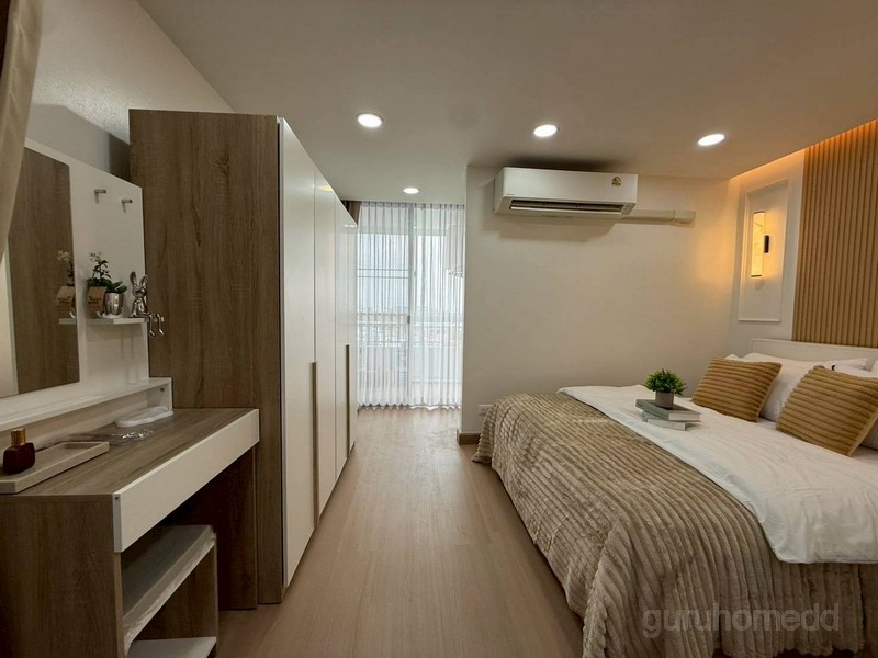 ghd000856 ขายคอนโด Ratchada City 18 ห้องขนาด 29 ตรม 1นอน 1น้ำ ชั้น 9 อาคารไพฑูรย์ รีโนเวทใหม่ พร้อมอยู่ ใกล้ MRTห้วยขวางขายในราคา 1.7 ล้านบาท (1,700,000 บาท)สนใจติดต่อ:โบ O93 789ํ 4935ํLine: @guruhomeddคอนโด รัชดา ซิตี้ 18 / Ratchada City 18ที่ตั้ง : ถนนรัชดาภิเษก ซอย 18 (ถนนประชาราษฎร์บำเพ็ญ) แขวงสามเสนนอก เขตห้วยขวาง กรุงเทพฯใกล้ MRT ห้วยขวางรายละเอียด :* ห้องขนาด 29 ตารางเมตร* 1 ห้องนอน 1 ห้องน้ำ* ชั้น 9 อาคารไพฑูรย์* ห้องรีโนเวทใหม่