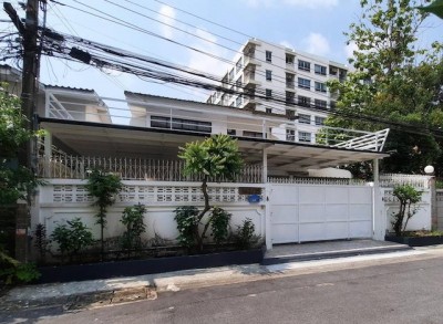 ให้เช่าบ้านเดี่ยวห้วยขวาง ประชาราษฎร์บำเพ็ญ 24 บ้านพร้อมอยู่ ใกล้ MRT ห้วยขวาง ทำเลใจกลางเมืองติดต่อ Agent คุณบัว (Bua)Tel: 093-646-4597 LINE ID: Bua093ค่าเช่า 50,000 บาท/เดือนให้เช่าบ้านเดี่ยว 2 ชั้น ประชาราษฎร์บำเพ็ญ 24 ห้วยขวาง (House for Rent Pracharat Bamphen 24, Huai Khwang) ทำเลศักยภาพใจกลางกรุงเทพฯ ใกล้ MRT ห้วยขวาง เพียง 1 กม. เหมาะสำหรับครอบครัวหรือผู้ที่ต้องการบ้านพื้นที่ใหญ่ในเมือง เดินทางสะดวก ใกล้แหล่งไลฟ์สไตล�