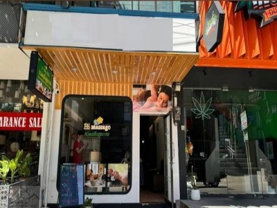 ให้เช่าอาคารพาณิชย์ 4 ชั้น 1 คูหา 180 ตรม ทองหล่อ ซอย10 ติดห้าง Donki ทำเลดี ที่จอดรถ เป็น 100 คัน เหมาะทำร้านอาหาร , cafe ,  สปา , working spaceติดต่อ:: ชยา โทร/ID Line:: 0942823961Link Line:: https://line.me/ti/p/3xFA1An8Kcรหัส# T26-769อาคารพาณิชย์ 4 ชั้น 1 คูหา ทองหล่อ ซอย10 ติดห้าง Donki ทำเลดี เหมาะทำร้านอาหาร , cafe ,  สปา , working space• เนื้อที่ 19 ตรว 1 คูหา• พื้นที่ใช้สอย 180 ตรม (4 x12 ตรมต่อชั้น)• ติดถนน หลัก great locotion• ทำเลใจกลางเมืองที่เชื่อมต่อระหว่างถนนสุ�