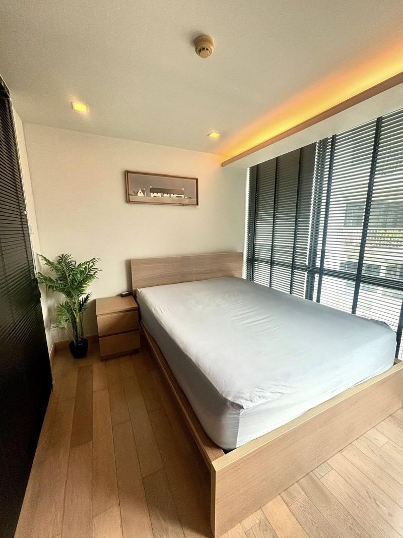 Socio Ruamrudee private comfortable 6th floor BTS PloenChit***Property sales/rental services and consultation available. Contact us anytime.***For more details, photos, or to schedule a viewing, contact Ekachai (Aui):Tel. 089-799-5598Line ID: @auiauiaui001 (Add the @ symbol)Room Type: 1 Bedroom, 1 BathroomSize: 32 sq m, 6th FloorClean, beautifully decorated, ready to move in.Details--------------------------------------------------------------Rental Price: 22,000 THB/month--------------------------------------------------------------*Nearby Landmarks (Information from Google Map)1. Central Embassy Shopping Mall2. Central Chidlom Shopping Mall3. BTS Ploen Chit Station4. Wave Place Building5. All Seasons Tower Building6. Mater Dei School--------------------------------------------------------------Rental Conditions1-year lease agreement1 month advance rent, 2 months security deposit.