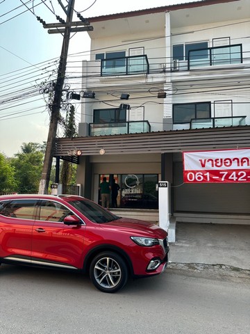 DSL-291สนใจติดต่อ: โดม รัชดา (Exclusive Contract)Line ID: 0655869872 หรือ giantmw หรือ @yem0202nFacebook: https://bit.ly/3vdegO8Fanpage: https://bit.ly/488TrlDสนใจสั่งซื้อหนังสือ ALCPT ติดต่อตาม Contact ด้านบน: https://www.youtube.com/watch?v=rNYxsRQsEQghttps://www.youtube.com/watch?v=mfhKv9VnSp4&t=164s.ขายทาวน์โฮม 3 ชั้น (ห้องมุม) ขนาด 31.6 ตร.ว. (300 ตร.ม.) อ.เมืองเลย จ.เลย, ราคา 1.50 ล้านบาท.รายละเอียดทรัพย์: ทาวน์โฮม 3 ชั้น (ห้องมุม) ขนาด 31.6 ตร.ว. (พื้นที่ใช้สอย 300 ตร.ม.) อ.เมืองเลย จ.เลย#ชั้น 1: มีห้องโถง พร้อมแอร์ 1 ตัว มี 1 ห้องน้ำ, ม�