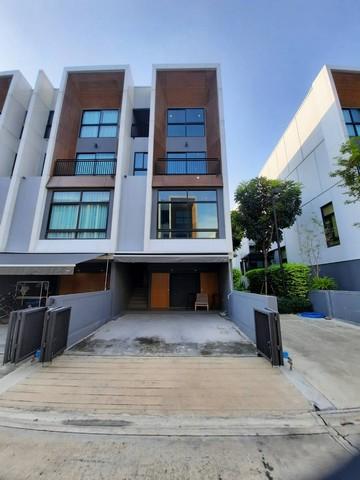 ให้เช่าทาวน์โฮม3.5ชั้นย่านพัฒนาการArden Pattanakarn20 อาร์เด้นพัฒนาการ20 ห้องมุม พร้อมอยู่ใกล้ทองหล่อ ทางด่วนพัฒนาการ BTS อ่อนนุชราคาเช่า 50,000 บาท / เดือน ( สัญญาขั้นต่ำ 1 ปี ล่วงหน้า 1 เดือน ประกัน 2 เดือน )ที่ตั้ง ถนนพัฒนาการ ซอยพัฒนาการ 20 แขวงสวนหลวง เขตสวนหลวง กทม. 10250ติดต่อ : คุณภัสพงณ์ 063-409-8164Line : deedaa23เนื้อที่ 26 ตารางวา จำนวน 3.5 ชั้น 3 ห้องนอน 4 ห้องน้ำ จอดรถ 2 คันพร้อมเฟอร์นิเจอร์ เครื่องปร