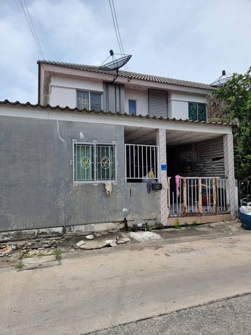   ขาย บ้านเดี่ยว/ทาวน์เฮ้าส์/คอนโด โครงการ พฤกษา 81 พหลโยธิน นวนคร คลองหลวง ปทุมธานี  ถนน/ซอย ตำบลคลองหนึ่ง อำเภอคลองหลวง  จังหวัดปทุมธานี  ราคา  2,170,000  บาท  (ราคาต่อรองได้)  รายละเอียดทรัพย์ -  เนื้อที่ 24.5 ตร.ว.  พื้นที่ใช้สอย 93.5 ตร.ม. -  3 ห้องนอน 2 ห้องน้ำ  -  1 ที่จอดรถ  -  บ้านหันไปทางทิศ ใต้  พิกัดทรัพย์ : https://maps.app.goo.gl/Udi6eKPkRA1TwmYt7  สถานที่ใกล้เคียง   -ตลาดไท -ตลาดไอยรา -ฟิวเจอร์พาร์ค รังสิต -เทสโ