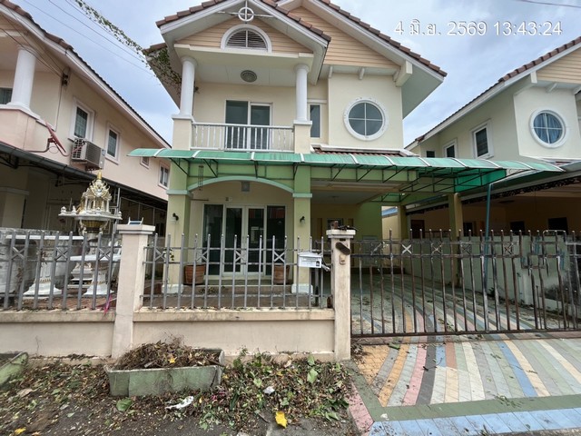   ขาย บ้านเดี่ยว/ทาวน์เฮ้าส์/คอนโด หมู่บ้านรมรื่น กรีนพาร์ค  ถนน/ซอย ตำบลคลองหนึ่ง อำเภอคลองหลวง จังหวัดปทุมธานี  ราคา    3,250,000   บาท  (ราคาต่อรองได้)  รายละเอียดทรัพย์ -  เนื้อที่ 35.0 ตร.ว.  พื้นที่ใช้สอย  103.0 ตร.ม. -  3 ห้องนอน 2 ห้องน้ำ  -  1 ที่จอดรถ  -  บ้านหันไปทางทิศ ใต้  พิกัดทรัพย์ : https://maps.app.goo.gl/jMvB4epRcLZ2Zabo7  สถานที่ใกล้เคียง  - มหาวิทยาลัย ธรรมศาสตร์ ศูนย์รังสิต- ตลาดไอยรา- เเม็คโคร- เทสโก้ โ�