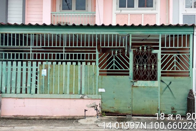   ขาย บ้านเดี่ยว/ทาวน์เฮ้าส์/คอนโด หมู่บ้านพฤกษา 11  ถนน/ซอย ตำบลคลองสาม อำเภอคลองหลวง จังหวัดปทุมธานี  ราคา   1,250,000    บาท  (ราคาต่อรองได้)  รายละเอียดทรัพย์ -  เนื้อที่ 18.0 ตรว. พื้นที่ใช้สอย 78.0 ตรม. -  3 ห้องนอน 2 ห้องน้ำ  -  1 ที่จอดรถ  -  บ้านหันไปทางทิศ ใต้  พิกัดทรัพย์ : https://maps.app.goo.gl/jMvB4epRcLZ2Zabo7  สถานที่ใกล้เคียง  - ทางด่วนวงแหวนตะวันออกกาญจนาภิเษก- ฟิวเจอร์พาร์ค รังสิต- เทสโก้ โลตัส รังสิต- โ�