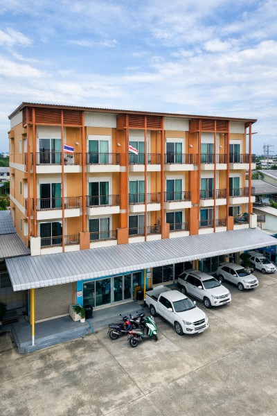 ใกล้รร.สามัคคีบำรุง 600 ม.ประชาอุทิศ29-35 บิ๊กซี สุขสวัสดิ์ 850ม. อาคารพาณิชย์ 4 ชั้น 4 นอน 4 น้ำ  บิ๊กซี มาร์เก็ต ประชาอุทิศ 17 ตร.ว.272 ตร.ม. 14,998B-M. ทำเลศักยภาพ บนถนนประชาอุทิศ เหมาะสำหรับค้าขาย ทำธุรกิจ สำนักงาน และอยู่อาศัย เดินทางสะดวก  ใกล้แหล่งชุมชนขนาดใหญ่ ตลาดไทยสมบูรณ์สแควร์ 800 ม.โรงพยาบาล และสถานศึกษา เชื่อมต่อถนนหลักได้รวดเร็ว near Samakkee Bamrung School 600 m PrachaUthit29-35 Rd. Big C Suksawat 850m. Four-story commercial building with