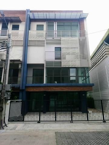 P3428 ให้เช่า โฮมออฟฟิศ 4 ชั้น โครงการ ดิสทริค เอกมัย-รามอินทรา ซอยรามอินทรา 40 DISTRICT นวลจันทร์ เหมาะทำโฮมออฟฟิศ เดินทางสะดวก 