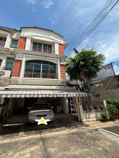 ขายทาวน์โฮม 3 ชั้น 37.9 ตรว. หลังมุม บ้านกลางเมือง แยกรัชดา-ลาดพร้าว ใกล้ MRT ลาดพร้าว (บ้าน Bare Shell ตกแต่งได้ตามใจ)   *** ราคาขาย 11,900,000 บาท ติดต่อ:: ชยา โทร/ID Line:: 0942823961   Link Line:: https://line.me/ti/p/3xFA1An8Kcรหัส# T26-791 ทาวน์โฮม 3 ชั้น หลังมุม บ้านกลางเมือง แยกรัชดา-ลาดพร้าว ใกล้ MRT ลาดพร้าว (บ้าน Bare Shell ตกแต่งได้ตามใจ) • เนื้อที่ 37.9 ตรว หลังมุม• 3 ห้องนอน 4 ห้องน้ำ• จอดรถ 3-5 คัน• Mix and Match บ้าน Bare Shell ได้เองเลย• ทำ Home Office ได้• บ้านห�