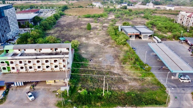 ขายที่ติดถนนใหญ่สุรนารายณ์  ขายที่ตืดถนน205ขายที่จอหอ ขายที่เมืองโคราช ขายที่นครราชสีมาทำเลศักยภาพสูง เหมาะสำหรับนักลงทุนที่มองหาที่ดินเพื่อพัฒนาโครงการในอนาคต ต.จอหอ อ.เมือง จ.นครราชสีมาเนื้อที่16 ไร่ 3 งาน 79 ตรว. ผังเมืองสีชมพูหน้ากว้างติดถนนใหญ่ 34 เมตร  ขายเพียงไร่ละ 6.5 ล้านบาทราคารวมประมาณ 110.5 ล้านบาทเฉลี่ยประมาณ 16,250 บาท/ตร.ว. ใกล้ปั้มน้ำมัน.. ไม่มีชื่อแบรนด�