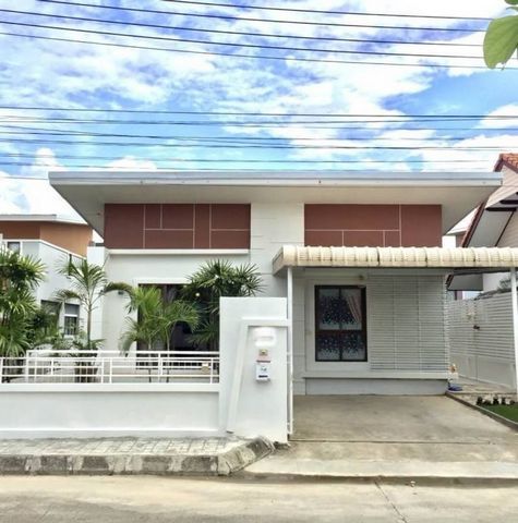 ขายเพียง 2.5 ล้าน 56 ตรว. #โซนหางดง บ้านเดี่ยวชั้นเดียว #ใกล้กาดฝรั่ง #เฟอร์นิเจอร์และเครื่องใช้ไฟฟ้าครบครัน #หิ้วกระเป๋าพร้อมเข้าอยู่ได้เลยขนาดที่ดิน 56 ตร.ว.2 ห้องนอน 2 ห้องน้ำ1ห้องนั่งเล่น1 ห้องครัว1 ที่จอดดรถ3 แอร์2 เครื่องทำน้ำอุ่น1 ตู้เย็น1 เครื่องซักผ้า 1 โต๊ะอาหาร1 เตาแก๊สสิ่งอำนวยความสะดวกในหมู่บ้านสระว่ายน้ำเข้า-ออก หมู่บ้านด้วยคีย์การ์ดกล้องวงจรปิด CCTVสถาน