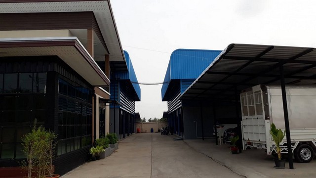ขายโกดัง เนื้อที่ 1 ไร่ 1 งาน พระสมุทรเจดีย์ สมุทรปราการรหัสทรัพย์: FS268(กรุณาใช้รหัสนี้ในการสอบถาม FS268)โกดังมี 2 หลัง หลังละ 240 ตรม. (12x20)รอบโกดังกว้าง 5 เมตรมีอาคารสำนักงานพร้อมที่พักอาศัยมีออฟฟิศ, โชว์รูมไฟฟ้า 3 เฟสรถเทรลเลอร์เข้าออกได้พิกัด : ต.บ้านคลองสวน อ.พระสมุทรเจดีย์ จ.สมุทรปราการราคาขาย 25,000,000 บาทTel: 062-6284052 (คุณเจ)Line ID: 0626284052Facebook Fanpage: JLT Real Estate ซื้อ/ขาย/เช่า โรงงาน บ้าน ที่ดิน อสั