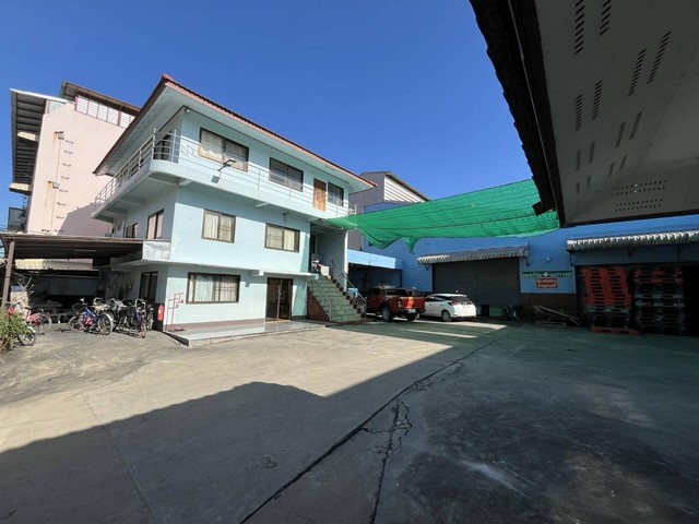 ขายโรงงานเนื้อที่ 1 ไร่ 78 ตรว. ผังม่วงลาย มีรง.4 พระประแดง สมุทรปราการรหัสทรัพย์: FS267(กรุณาใช้รหัสนี้ในการสอบถาม FS267)อาคารผลิต 1 ชั้น + ชั้นลอยสำนักงาน 3 ชั้นโกดัง 1 ชั้นห้องรปภ.ไฟฟ้า 3 เฟสรถคอนเทนเนอร์ 20 ฟุตเข้าออกได้พิกัด : ต.บางครุ อ.พระประแดง จ.สมุทรปราการราคาขาย 38,000,000 บาทTel: 062-6284052 (คุณเจ)Line ID: 0626284052Facebook Fanpage: JLT Real Estate ซื้อ/ขาย/เช่า โรงงาน บ้าน ที่ดิน อสังหาริมทรัพย์ทุกชนิด