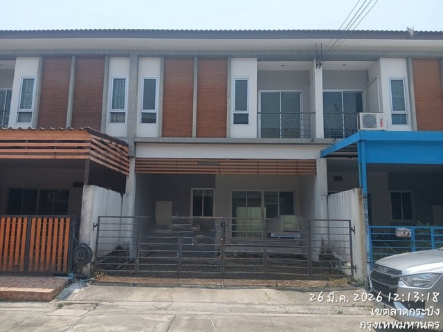   ขาย บ้านเดี่ยว/ทาวน์เฮ้าส์/คอนโด โครงการ บ้านราชพฤกษ์ 11 สุวรรณภูมิ ลาดกระบังถนนฉลองกรุง ลำปลาทิว ลาดกระบัง กรุงเทพมหานคร  ราคา    2,050,000   บาท  (ราคาต่อรองได้)  รายละเอียดทรัพย์ -  เนื้อที่ 22.0 ตรว. พื้นที่ใช้สอย 115.0 ตรม. -  3 ห้องนอน 2 ห้องน้ำ 1 ที่จอดรถ -  บ้านหันไปทางทิศ ออก  พิกัดทรัพย์ : https://maps.app.goo.gl/wViti2TCNDicZiuSA  สถานที่ใกล้เคียง   -นิคมอุตสาหกรรมลาดกระบัง -ห้างสรรพสินค้าไอเพลส -โรงเรียน�