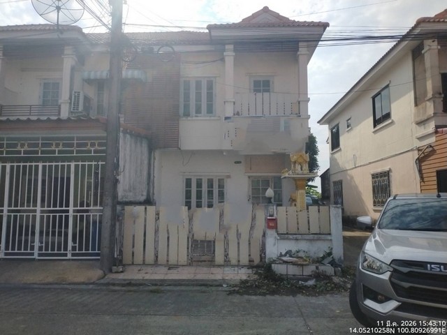 ขาย บ้านเดี่ยว/ทาวน์เฮ้าส์/คอนโด โครงการ หมู่บ้านวศิน ธัญบุรี-คลอง 9  ถนนรังสิต – นครนายก ตำบล บึงสนั่น อำเภอ ธัญบุรี จังหวัด ปทุมธานี  ราคา   1,200,000    บาท  (ราคาต่อรองได้)  รายละเอียดทรัพย์ -  เนื้อที่ 19.8 ตารางวา พื้นที่ใช้สอย 55 ตารางเมตร -  3 ห้องนอน 2 ห้องน้ำ  -  1 ที่จอดรถ   พิกัดทรัพย์ : https://maps.app.goo.gl/MHQeDMY8jdyQcsv16  สถานที่ใกล้เคียง  - ฟิวเจอร์พาร์ค รังสิต- เมเจอร์ รังสิต- โลตัส รังสิต คลอง 7- โรง