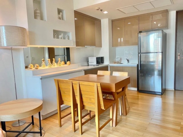 Siri at Sukhumvit Spacious Comfortable Private 30th Floor BTS Thonglor***Property Sales/Rental Services and Consultation Available. Contact Us Anytime.***For more details, photos, or to schedule a viewing:Contact Ekachai (Aui)T. 089-799-5598Line ID: @auiauiaui001 (Add @ at the beginning)---------------------------------------------------------------Room Type: 1 Bedroom, 1 BathroomSize: 51.5 sq m, 30th FloorNew, clean, beautifully decorated, ready to move in.Details--------------------------------------------------------------Rental Price: 35,000 THB per month--------------------------------------------------------------* Appliances Included:- Air Conditioner- Water Heater- Refrigerator- TV--------------------------------------------------------------* Amenities:– Swimming Pool– Sauna– Garden– Wi-Fi Internet in Common Areas--------------------------------------------------------------* Nearby Landmarks (Information based on Google Map)- BTS Thonglor: 190 m.- BTS Ekkamai: 600 m.-
