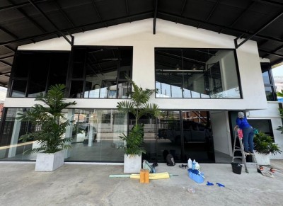ให้เช่า อาคารสำนักงาน รัชดา – ลาดพร้าว ใก้ล MRT สุทธิสาร , MRT ลาดพร้าว สถานีโชคชัย 4สนใจติดต่อ คุณเจี๊ยบ Tel. 081 416 4142 Tel. 094 448 5038id : jeab_chick (สามารถแอดไลน์ สอบถามได้ คะ)อาคาร 2 ชั้น พื้นที่ใช้สอย 520 ตรม.ห้องน้ำ 12 ที่จอดรถราคา 156,000 บาท/เดือนสัญญาขั้นต่ำ 3 ปีประกัน 3 เดือน + ล่วงหน้า 1 เดือนสถานที่ใกล้เคียงMRT สุทธิสารMRT ลาดพร้าว สถานีโชคชัย 4ตลาดห้วยขวางเคอะสตรีท รัชดาศูนย์วัฒนธรรมแห่งประเทศไ�