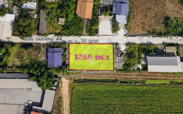BHL1277ที่ดินเปล่า ถนน นิมิตรใหม่ คลองสามวา กรุงเทพที่ตั้ง : ซอยนิมิตใหม่ 44 แขวง สามวาตะวันออก เขต คลองสามวา กรุงเทพรายละเอียด- ที่ดินเนืัอมี่ 125.6 ตร.ว. - กว้าง 28 เมตร ลึก 17 เมตร- พื้นที่ถมแล้ว เป็นสี่เหลี่ยมผืนผ้า- เข้าซอยไปประมาณ 500 เมตร- มีรั้วล้อมสถานที่ใกล้เคียง- ใกล้แหล่งความเจริญ- มี7-11 หลายจุตลอดเส้นทาง- ใกล้ทางด่วน- ใกล้ตลาด CK. Lotus. Kfc- ใกล้โรงเรียนสารสาสน์ โรงเรียน วัด�