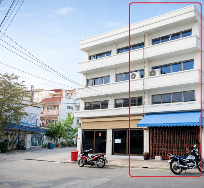 5 นอน 5 น้ำ เจริญราษฏร์ อาคารพาณิชย์ 5 ชั้น และตลาดสะพาน 2 เนื้อที่ 17 ตร.ว. 340 ตร.ม. BTS สุรศักดิ์ 900 ม. 19,999 B-M.ทำเลศักยภาพ เหมาะสำหรับทำธุรกิจ หรืออยู่อาศัย  ย่านสาทรใกล้รพ.โฮมออฟฟิศ สำนักงาน .รร.นานาชาติ รถไฟฟ้า และแหล่งธุรกิจสำคัญเซ็นต์หลุยส์ 900 ม 900m.5-story commercial building 5bed 5bath  CharoenRat Saphan2 Rent 19,999 B-M.Market 500 m. 17 sq.wa. 340 sq.m.  Prime SathornSnear BT Surasak location ideal for business home office office space or residence. Close to St. Louis Hospital 900 m. international schools BTS n and major business Skytraidistricts with convenient city access.ถ.สาทร �