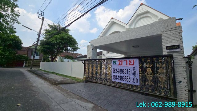 ที่ดิน พร้อมบ้านเดี่ยวในหมู่บ้านสัมมากร ทำเลศักยภาพย่านรามคำแหง เหมาะสำหรับอยู่อาศัย บรรยากาศร่มรื่น เงียบสงบ อยู่ใกล้ร้านอาหารและสิ่งอำนวยความสะดวกมากมาย เดินทางสะดวก  ที่ตั้ง : หมู่บ้านสัมมากร ซอยรามคำแหง 112รายละเอียดทรัพย์• ที่ดินขนาด 98 ตารางวา• หน้ากว้างประมาณ 22 เมตร ลึกประมาณ 20 เมตร• บ้านแปลงมุม บรรยากาศดี มีพื้นที่รอบบ้านตัวบ้านหลัก• 4 ห้องนอน• 4 ห�