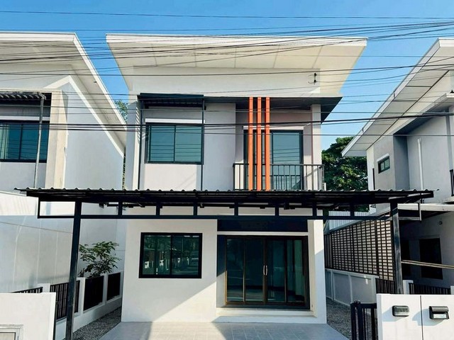 #โซนหางดง ขายเพียง 2.2 ล้าน 36 ตรว. บ้าน 2 ชั้น บ้านสวย พร้อมอยู่ ในโครงการคุณภาพ ราคาเข้าถึงง่าย เหมาะสำหรับอยู่อาศัยหรือซื้อเพื่อลงทุน ทำเลดี เดินทางเข้าเมืองสะดวกรายละเอียดบ้านเนื้อที่ 36 ตร.ว.2 ห้องนอน3 ห้องน้ำ1 ห้องรับแขก1 ห้องครัวจอดรถในบ้านได้ 2 คันของแถมพิเศษเครื่องปรับอากาศ 1 เครื่องปั๊มน้ำแทงค์น้ำราคาเพียง 2,200,000 บาทฟรีค่าโอนสิ่งอำนวยความสะดวกภายในโครงกา�