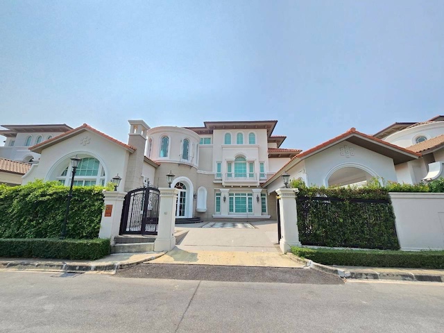 BS1054 ขายบ้านเดี่ยวหรู ลดาวัลย์ พระราม 2 (Ladawan Rama 2) บ้านระดับ Luxury จาก Land and Houses ทำเลติดถนนพระราม 2 ใกล้ทางด่วนใหม่ เหมาะสำหรับครอบครัวระดับผู้บริหารและผู้ที่ต้องการบ้านหรูขนาดใหญ่ในกรุงเทพฯติดต่อ Agent คุณบัว (Bua)Tel: 093-646-4597 LINE ID: Bua093ราคา 79,000,000 บาทรายละเอียดทรัพย์บ้านเดี่ยว 2 ชั้น โครงการ ลดาวัลย์ พระราม 2ที่ดิน 172 ตารางวา5 ห้องนอน7 ห้องน้ำ1 ห้องแม่บ้านมีลิฟต์ส่วนตัวภายในบ้านจุดเด่นบ้า�