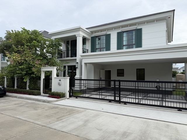 ขายบ้านเดี่ยว เศรษฐสิริ บางนา กม.10 บ้านเดี่ยว 2 ชั้นจากแสนสิริ ทำเลบางนาโซนศักยภาพ พร้อมเข้าอยู่บ้านใกล้คลับเฮ้าส์ อยู่ในซอยที่มีเพียง 4 หลัง ให้ความเป็นส่วนตัวสูง เหมาะสำหรับครอบครัวที่ต้องการบ้านคุณภาพในโครงการระดับพรีเมียม ใกล้ทางด่วน สนามบิน และโรงเรียนนานาชาติรายละเอียดบ้าน- แบบบ้าน LAWRENCE- เนื้อที่ดิน 59 ตารางวา- พื้นที่ใช้สอย 247 ตารางเมตร- บ้านเดี่ยว 2 �
