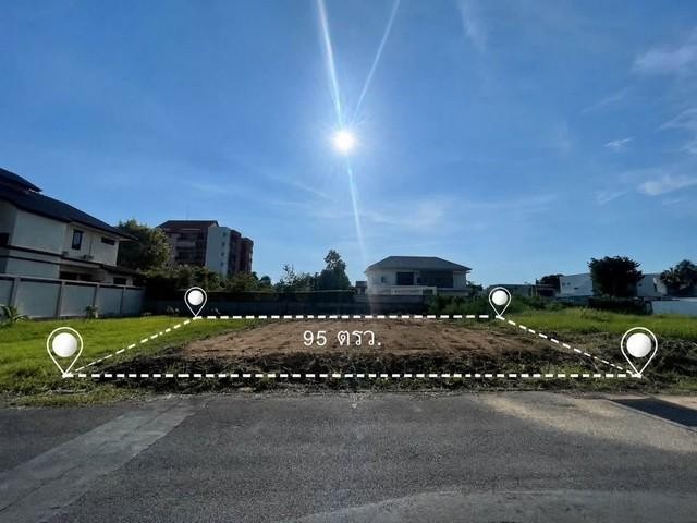 ขายที่ดินเปล่า 95.6 ตารางวา ซอยแจ้งวัฒนะ 24 อำเภอปากเกร็ด จังหวัดนนทบุรี ทำเลดี ใกล้เซ็นทรัล แจ้งวัฒนะราคาขาย 14,900,000 บาทที่ตั้ง ถนนแจ้งวัฒนะ ซอยแจ้งวัฒนะ 24 ตำบลบางตลาด อำเภอปากเกร็ด จังหวัดนนทบุรีติดต่อ : คุณภัสพงณ์ 0634098164Line : deedee23https://www.facebook.com/profile.php?id=61581484955548เนื้อที่ 95.6 ตารางวา หน้ากว้างประมาณ 14 เมตร ลึกประมาณ 26 เมตรโฉนดครุฑแดง พร้อมโอน แปลงสวย รูปทรงสี่เหลี่ยม เหมาะสร้างบ้านพั�