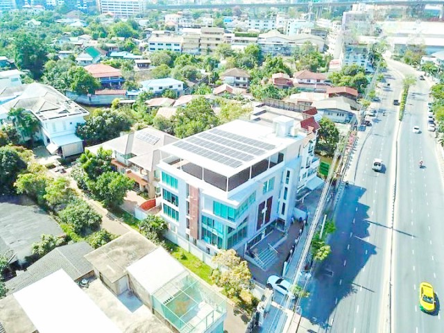 ใกล้วัดสน 900 ม. สำนักงานให้เช่า ชั้น4 ทั้งชั้น 255 ตร.ม.  35,998B-M. 1นอน 2 น้ำ และ เนื้อที่ 64ตร.ว.  วิวถนนมุมสูง จดทะเบียนบริษัทได้  สะพานพระราม9เหมาะสำหรับสำนักงานหลัก องค์กร สะพานแขวงและธุรกิจที่ต้องการพื้นที่ขนาดใหญ่ ทำเลเด่นติดถนนใหญ่ ใกล้รพ.จุฬารัตน์ 10 900 ม.ตลาด สถานศึกษา เดินทางสะดวก เชื่อมถนนสายหลักได้ง่ายRama9 Bridge Office Chularat for rent 4th fl. 255sq.m. near WatSon 900m.  River  35,999B-M. 1bed 2bath  64sq.wa. with a high-floor road view. Suitable forChaoPhraya compan