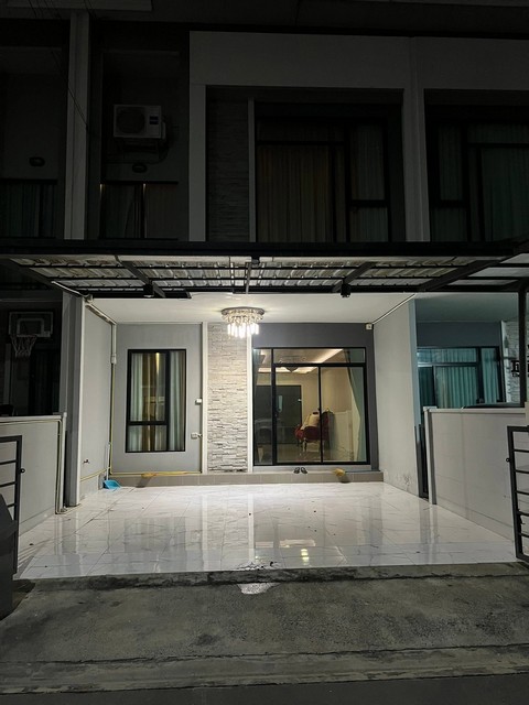 ให้เช่าทาวน์โฮม 2 ชั้น 3 ห้องนอน Pleno พหลโยธิน-วัชรพล 2 ถนนเพิ่มสิน เฟอร์พร้อมอยู่ เดินทางสะดวก ใกล้ทางด่วน *** ราคาเช่า 19,000 บาท/เดือน  ติดต่อ::  ชยา โทร/ID Line:: 0942823961   Link Line:: https://line.me/ti/p/3xFA1An8Kcรหัส # T26-822 ทาวน์โฮม 2 ชั้น Pleno พหลโยธิน-วัชรพล 2 ถนนเพิ่มสิน เฟอร์พร้อมอยู่ เดินทางสะดวก ใกล้ทางด่วน • เนื้อที่ 22.5 ตรว.• 3 ห้องนอน• 3 ห้องน้ำ • 2 ที่จอดรถ • แอร์ 5 ตัว • เตียง ที่นอน ตู้ โต๊ะทานข้าว โซฟา ตู้เย็น เ�