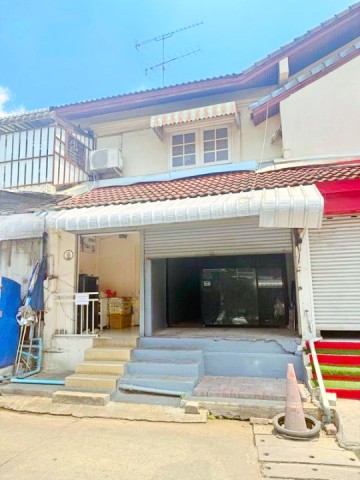 ถ.เอกทักษิณ  ร้านค้าห้องกระจก 1 น้ำ ทำเลค้าขายโดดเด่นในเมืองเอก    ใกล้ ม.รังสิต 350 ม. ฟิวเจอร์พาร์ค รังสิต 4.8 กม. พื้นที่ 9.5 ตร.ว. 38 ตร.ม. 10,999 B-M. เหมาะสำหรับร้านเสริมสวย ร้านทำเล็บ คาเฟ่ขนาดเล็ก ร้านถ่ายเอกสาร และธุรกิจบริการนักศึกษา ใกล้ตลาดเมืองเอก 300 ม.โรงพยาบาล และแหล่งช้อปปิ้ง เดินทางสะดวก คู่ขนานถ.พหลโยธิน สรงประภาin MuangEk suitable for beauty salons Ektaksin Rd. Glass-fronted Future Park Rangsit is 4.8 km  shop space with 1 bath near Rangsit Universit