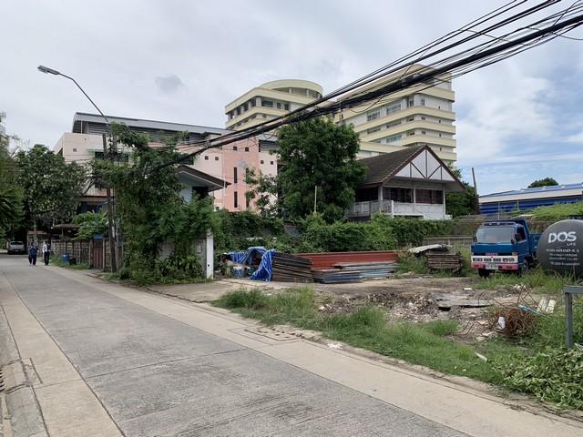ขายที่ดิน191ตร.วย่านรัชดาภิเษก32เหมาะสร้างบ้านสำนักงานใกล้ ม.ราชภัฎจันทรเกษมราคาขาย 35,000,000 บาท ( โอนคนละครึ่ง )ที่ตั้ง ถนนรัชดาภิเษก ซอยรัชดาภิเษก 32 แขวงจันทรเกษม เขตจตุจักร กรุงเทพติดต่อ : คุณภัสพงณ์ 0634098164Line : deedee23https://www.facebook.com/profile.php?id=61581484955548เนื้อที่ 191.6 ตารางวา หน้ากว้างติดถนนประมาณ 20 เมตร ลึก 40 เมตรถนนซอยกว้าง สภาพแวดล้อมดีสถานที่ใกล้เคียง- ราชภัฏจันทรเกษม- ใกล้ BTS รัชโยธิน- รถ