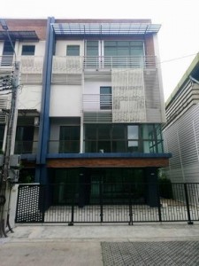 ให้เช่า โฮมออฟฟิศ 4 ชั้น โครงการ ดิสทริค เอกมัย-รามอินทรา ซอยรามอินทรา 40 DISTRICTนวลจันทร์ เหมาะทำโฮมออฟฟิศ เดินทางสะดวกติดต่อ คุณช่อผกา โทร 0616198565 LINE 0616198565สำรอง LINE 0812523279 ส่งลิ้งก์ไว้ได้เลย** รหัส BT209- โครงการ ดิสทริค เอกมัย-รามอินทรา (DISTRICT Ekkamai - Ramintra)- โฮมออฟฟิศ 4 ชั้น หลังมุม- เนื้อที่ 49 ตารางวา- พื้นที่ใช้สอย 320 ตารางเมตร- หน้ากว้าง 8 เมตรลึก 14 เมตร- จำนวน 3 ห้องทำงาน 2 ห้องนอน- 5 ห้องน้ำ- พร้อ�