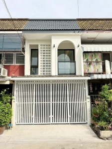 ขายทาวเฮ้าส์ 2 ชั้น รีโนเวทใหม่ ถนนเสนานิคม1 ซอย35 ย่านลาดปลาเค้า โชคชัย 4ติดต่อ คุณช่อผกา โทร 0616198565 LINE 0616198565สำรอง LINE 0812523279 ส่งลิ้งก์ไว้ได้เลย- ขายทาวเฮ้าส์ 2 ชั้น รีโนเวทใหม่ ถนนเสนานิคม1 ซอย35 ย่านลาดปลาเค้า โชคชัย 4- ขนาด 19.6 ตรว.- 2 ห้องนอน 2 ห้องน้ำ- พร้อมห้องรับแขก และครัว- จอดรถได้ 1 คัน- บ้านหันทิศตะวันตกสถานที่ใกล้เคียง - ใกล้ห้างเมเจอร์รัชโยธิน , ใกล้ห้างเซ็นทรัล ลาดพร้าว ,